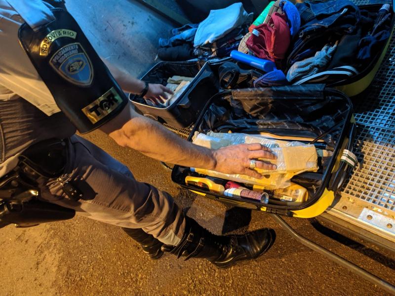 Polícia Militar Rodoviária - Malas estavam no bagageiro externo do ônibus