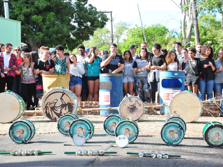 Marcio Oliveira - Alunos formaram barricada em frente aos portões da FCT para controlar acesso ao campus