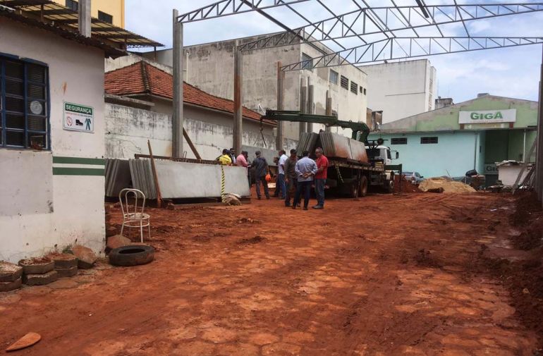 Roberto Kawasaki - Polícia Civil deve apurar as circunstâncias do acidente, registrado nesta manhã, no centro