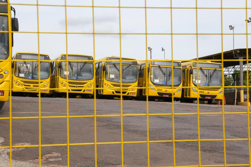 Weverson Nascimento - Mesmo diante da decisão judicial, ônibus permanecem nas garagens