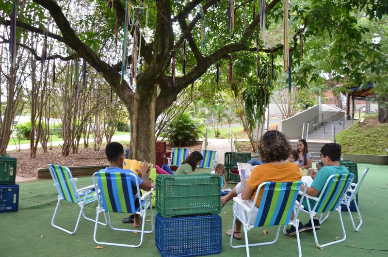 Pequenos apaixonados por literatura podem aproveitar a mediação de leitura Embaixo do Baobá