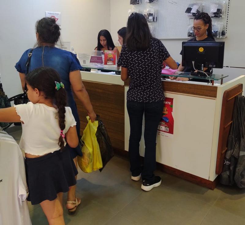 Aumento do fluxo de clientes é registrado na Hering do centro