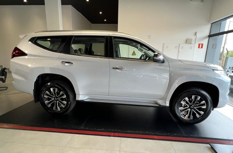 A Pajero 2023, no showroom da concessionária Much de Presidente Prudente