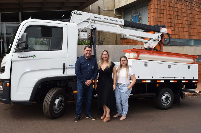 Prefeito de Iepê, Murilo Nóbrgea Campos, com a primeira-dama Iris Fernanda Melquíades Gonçalves Campos e a vice-prefeita Betina Jordão Jacomelli