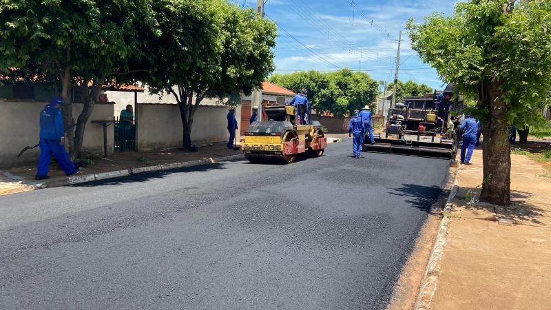 Oito ruas do bairro João Pedro Ferreira receberam recapeamento