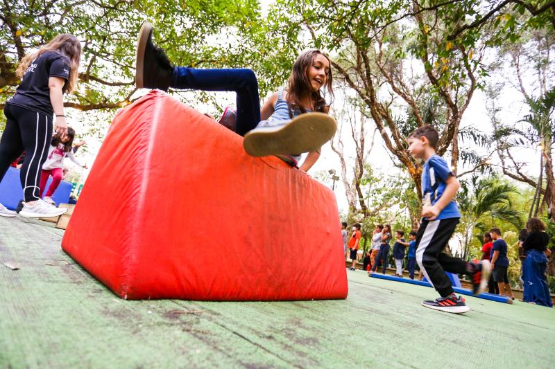 Durante o sábado e domingo tem o “Parkour para Crianças”, com a CET Kids