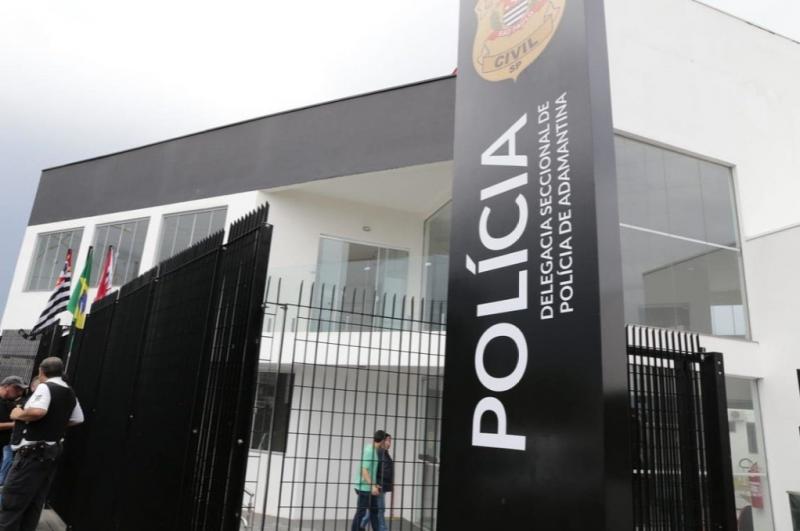 Irmãos foram presos e conduzidos ao Plantão Policial, onde foram autuados pelo crime de homicídio qualificado