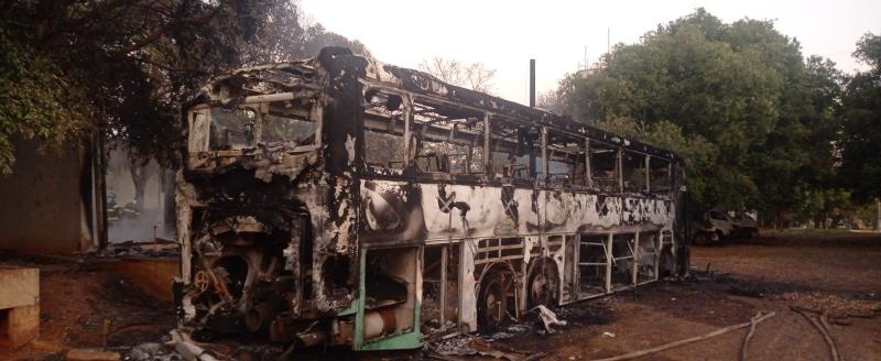 Estopim do incêndio, ônibus foi completamente consumido pelo fogo