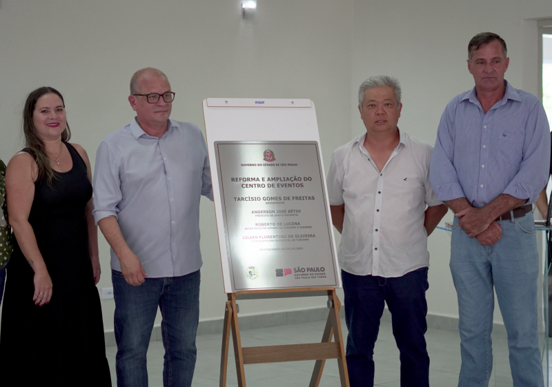 Prefeito de Santo Expedito, Anderson Bétio (à dir.), inaugura primeira fase da reforma do local onde será o Centro de Eventos