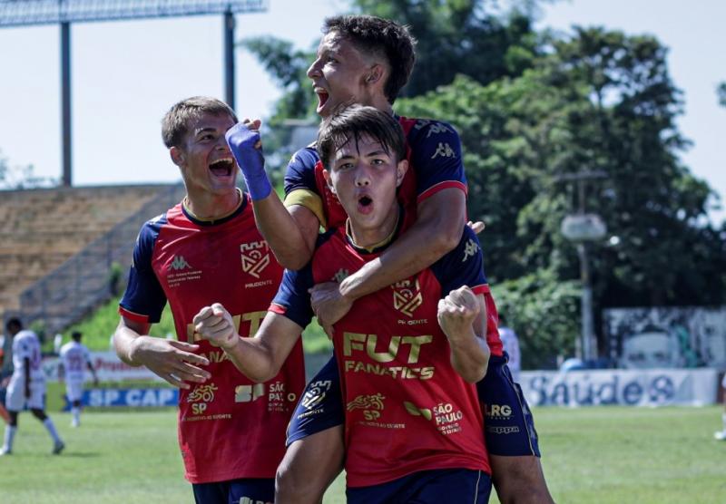 Carcarazinhos do Sub-17 passaram o trator pra cima do Linense na vitória por 5 a 1 na manhã de sábado no Prudentão 