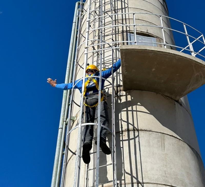 Servidores da Secretaria de Obras e Manutenção de Mirante participaram de treinamento para realizar trabalhos em alturas