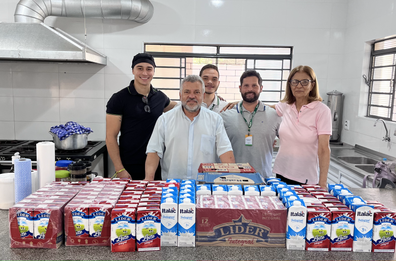 Na primeira remessa de doação, foram arrecadados 80 litros de leite