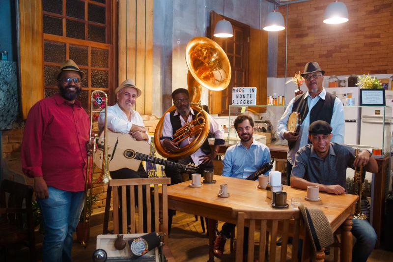 Banda piracicabana foi fundada em 2008 e tem a participação de amigos e convidados para tocar o “jazz manouche”