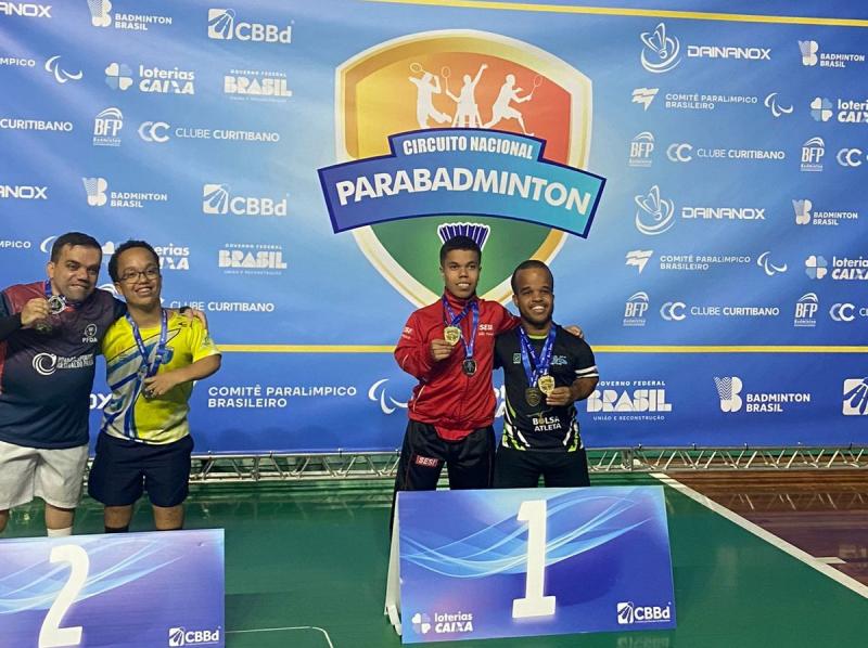 Vinícius Costa conquistou ouro na dupla masculina na categoria SH6, para atletas com baixa estatura ou nanismo