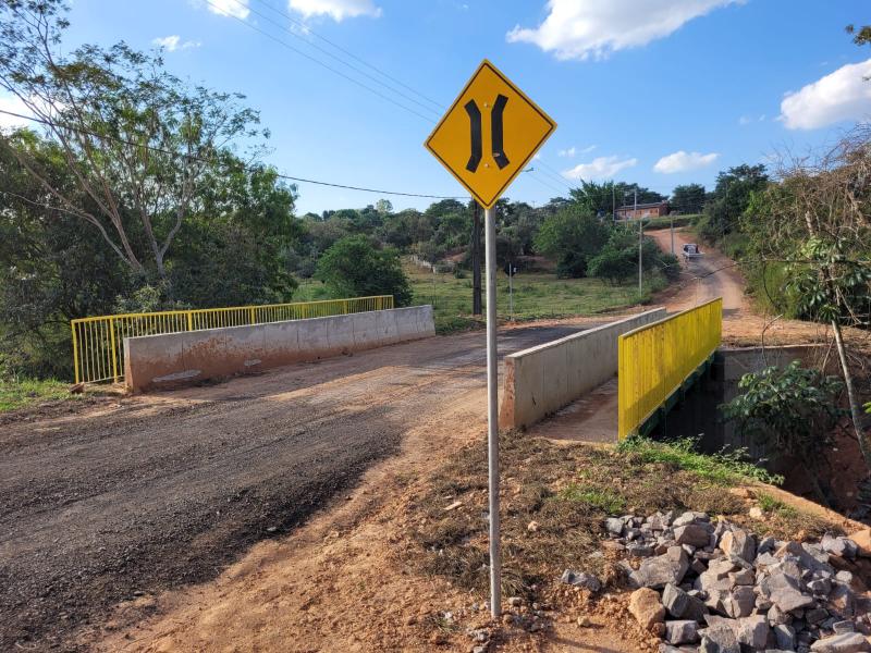 Ponte do bairro rural é feita de estrutura mista de concreto e aço