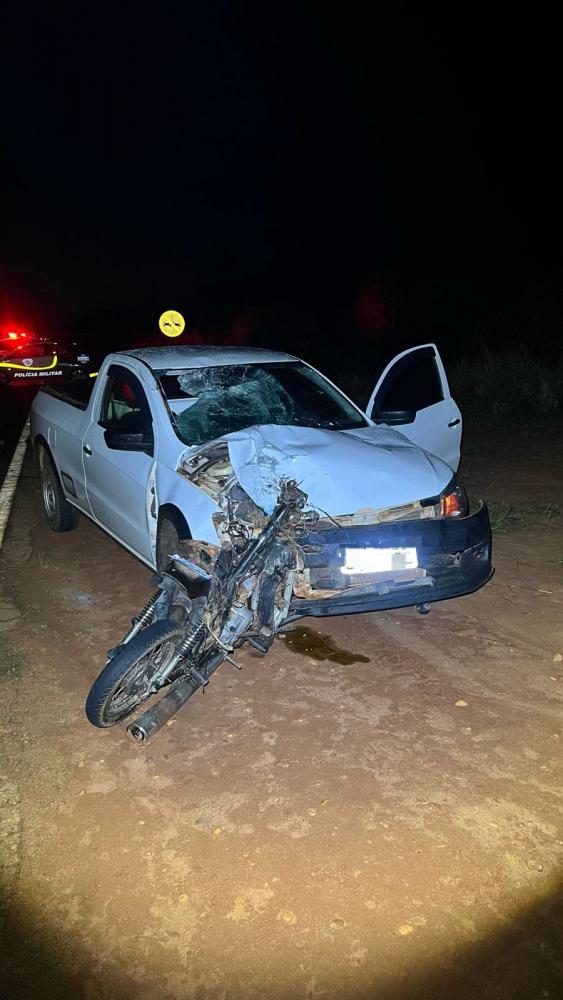 Vítima conduzia uma motoneta Biz, com placas de Nova Esperança, que colidiu contra Saveiro