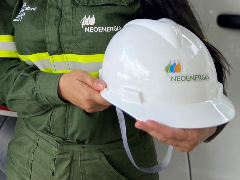 Escola de Eletricistas visa qualificar novos profissionais para atuar em redes de distribuição de energia elétrica