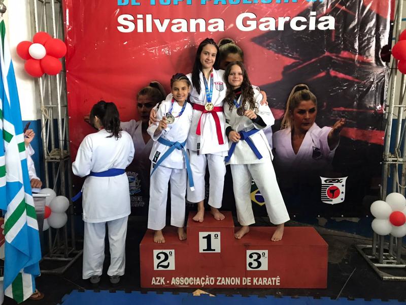 Na categoria Kata, Maria Julia Peixoto, 13 anos, conquistou o ouro e Emilly Rocha, 13 anos, a prata