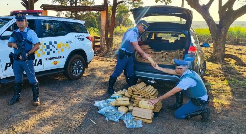 Tijolos de entorpecentes foram encontrados em porta-malas de Creta roubado no ES