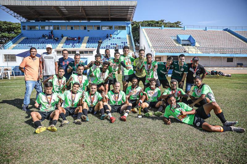 Equipe celebra o título inédito, conquistado sábado, no Estádio Adhemar de Barros.