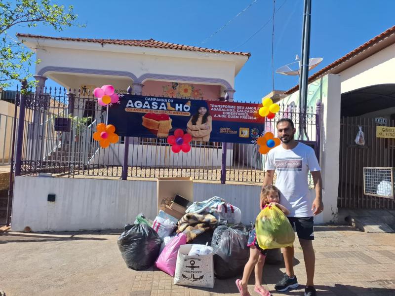 População de Santo Anastácio colaborou com doações de roupas e cobertores durante Drive Thru Solidário