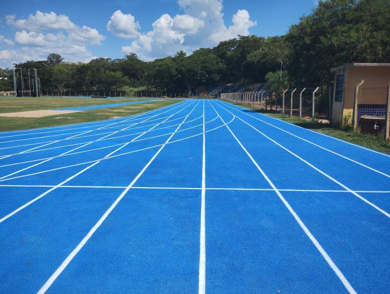 Com 400 metros oficiais, a pista oval conta com seis raias, enquanto a reta principal possui oito, que pode receber qualquer tipo de corrida