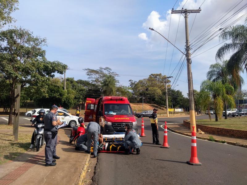 Outro acidente registrado durante a manhã desta sexta-feira, deixou moça com lesões leves