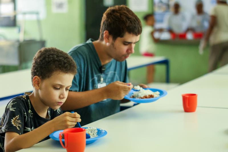 Pais e familiares podem comunicar interesse pela internet ou diretamente nas escolas