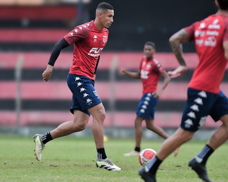 Centroavante Di María treinou com bola e pode pintar entre os relacionados do Grêmio para o confronto contra o XV na tarde deste sábado, no Prudentão