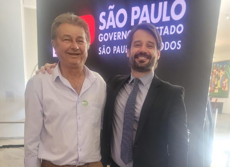 Prefeito de Santo Anastácio ao lado do secretário de Agricultura e Abastecimento, Guilherme Piai