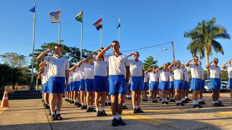 Efetivo da Polícia Militar realiza treinamento para a solenidade