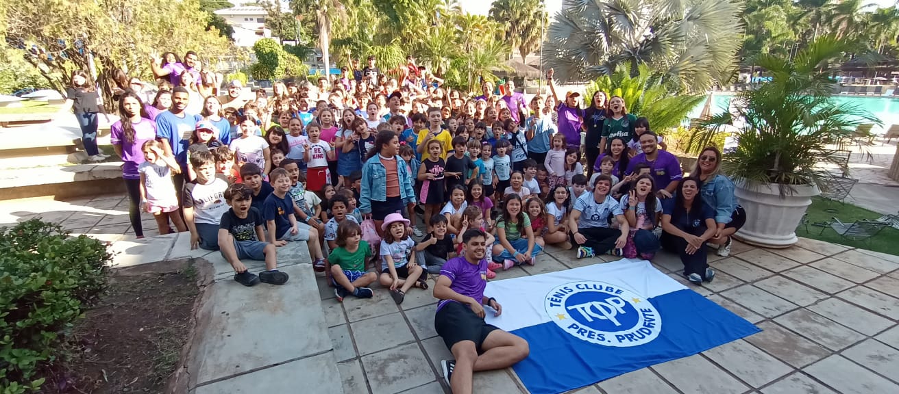 Madrinha da Colônia de Féria, Sorriso esteve com a turma ontem