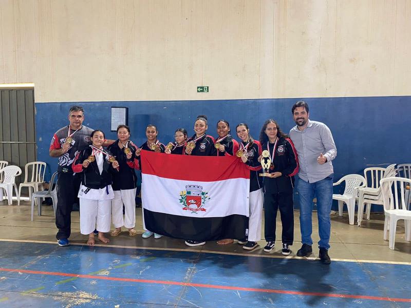 Equipe feminina de karatê foi campeã