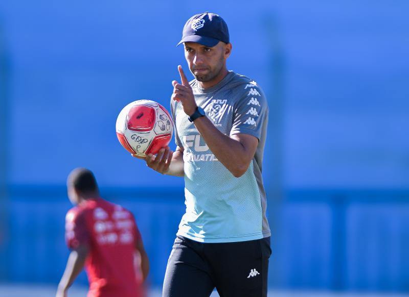 Epitácio foi efetivado hoje como treinador do Grêmio Prudente 