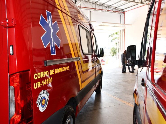 Equipes da Polícia Técnico-Científica, Corpo de Bombeiros e Same estiveram no local da ocorrência