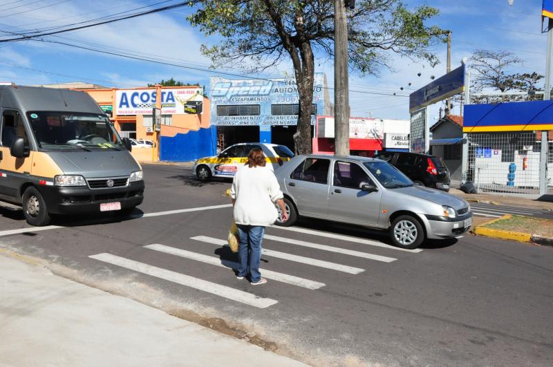 De acordo com CTB, prioridade na via é de quem transita a pé