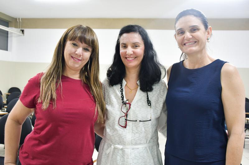 Avaliadora Camélia Murgo, autora do estudo Karina Anadão e a orientadora Elaine Negri