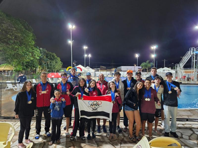 Equipe comemora o sucesso da participação no torneio