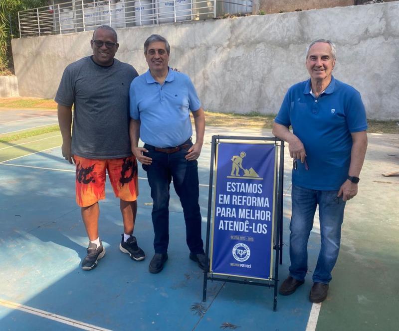 Cremilson Julião, presidente do TCPP, com Renato Lotfi e Eduardo Chezini, no local das futuras quadras de pickleball