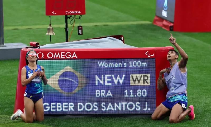 Tempo cravado por Jerusa e Gabriel hoje no Stade de France foi 3 centésimos abaixo da antiga marca da dupla, de 11s83