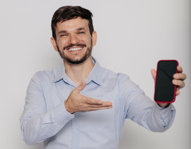 Padre Patrick, nesse show, provoca a reflexão sobre a verdadeira felicidade