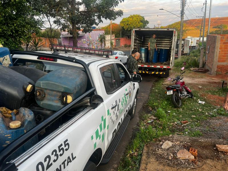 Depois de periciados, produtos apreendidos foram transportados para sede da Polícia Ambiental