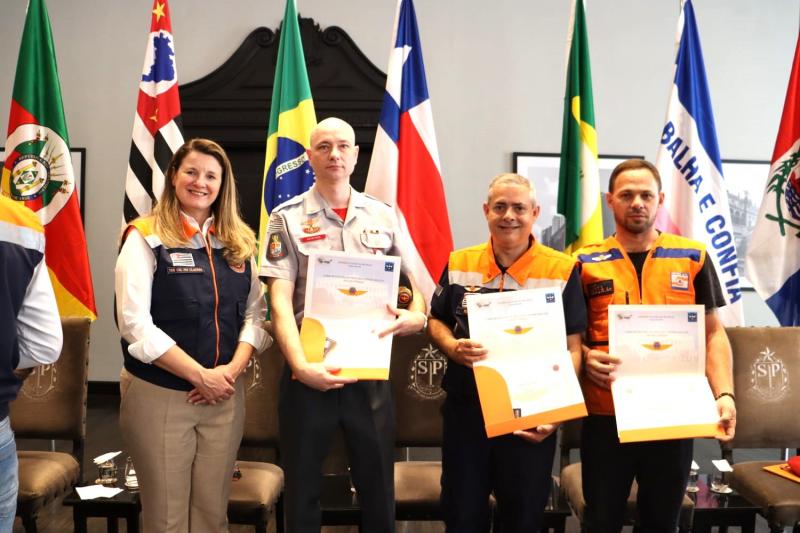 Capitão Erlon Augusto Pavesi, Renato Gouvea e Diego Junior Madia, no Palácio dos Bandeirantes