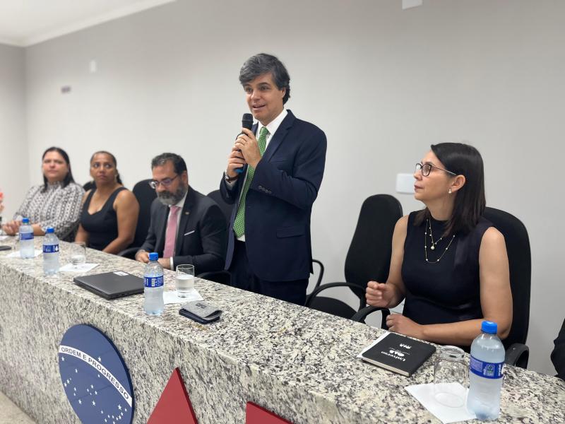 Em Teodoro Sampaio, Leonardo realizou a entrega da nova subseção, que passou por reforma