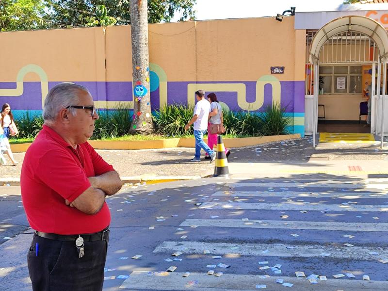 Josué Macedo compareceu ao seu local de votação no Colégio Braga Mello, na manhã deste domingo