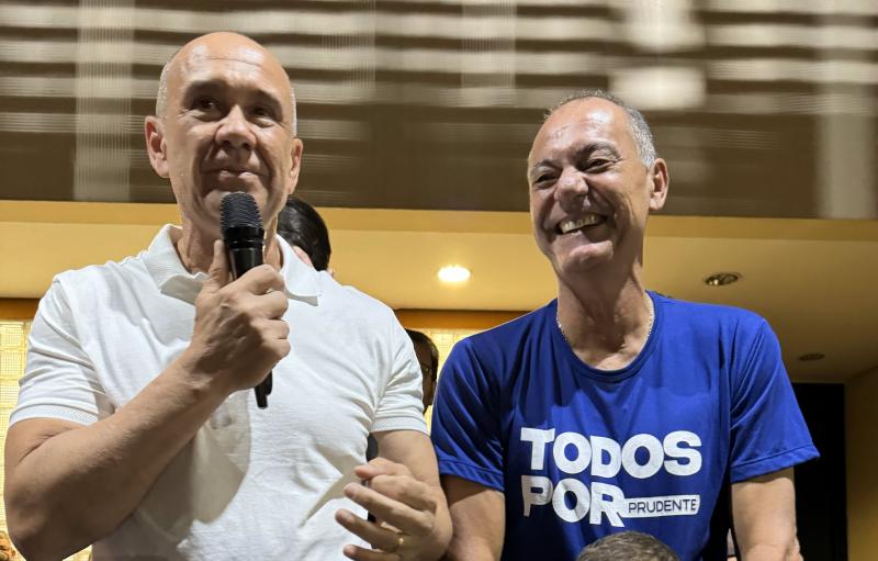 Eleito neste domingo, com 56,8 mil votos, Tupã (de azul) tem como vice José Osanam, do PL