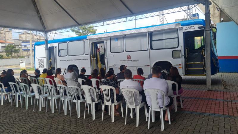 Ônibus promove acesso aos serviços de documentações essenciais