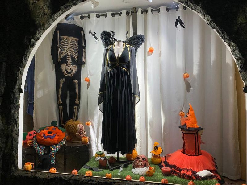 Vitrine temática para o mês do Halloween