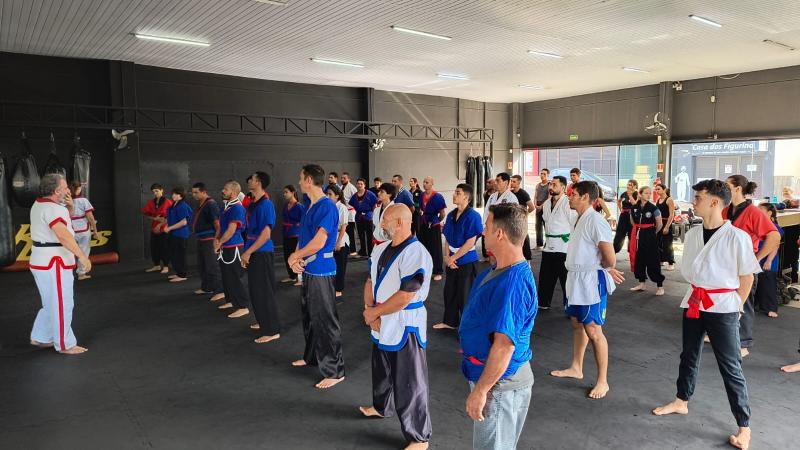 18 atletas da equipe estiveram domingo em Apucarana