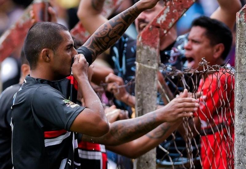 Marcelo Bangue acertou um petardo do meio da rua para dar a vaga ao Dallas Santa Mônica